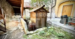 ALLOGGIO IN CENTRO CON AMPIO POSTO AUTO