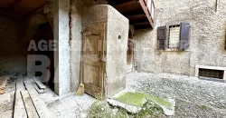 ALLOGGIO IN CENTRO CON AMPIO POSTO AUTO
