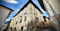 ALLOGGIO IN CENTRO CON AMPIO POSTO AUTO