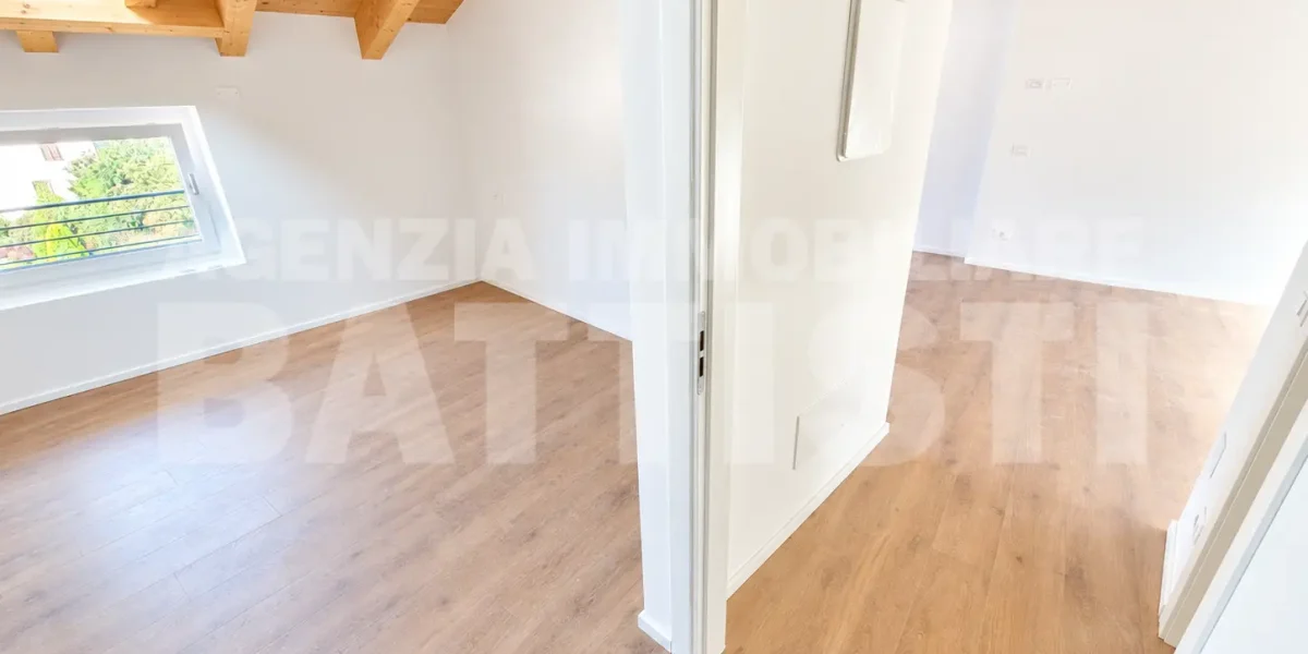 ELEGANTE MANSARDA
