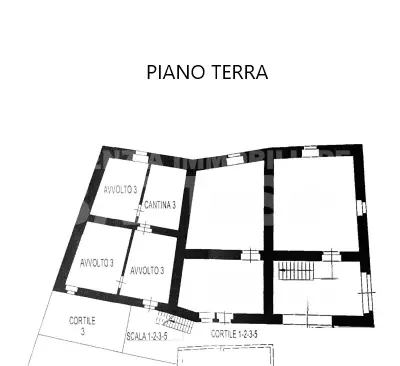 ALLOGGIO IN CENTRO CON AMPIO POSTO AUTO