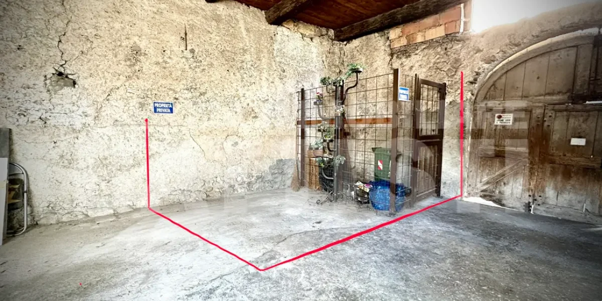 ALLOGGIO IN CENTRO CON AMPIO POSTO AUTO