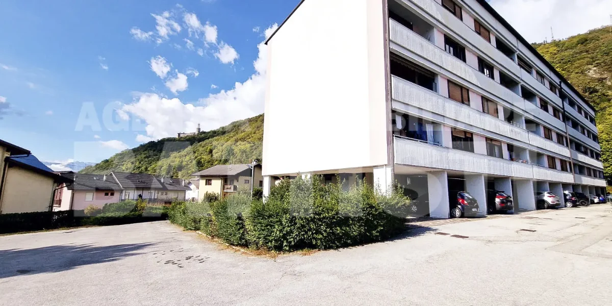 AMPIO ALLOGGIO IN OTTIMA POSIZIONE